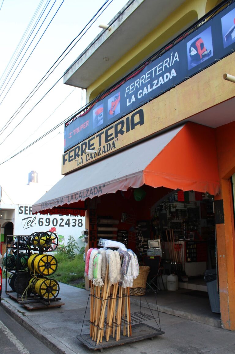 10678 ferreteria la calzada 768x1155
