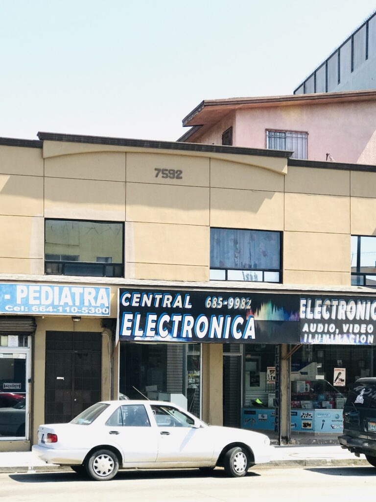 11528 central electronica 768x1024