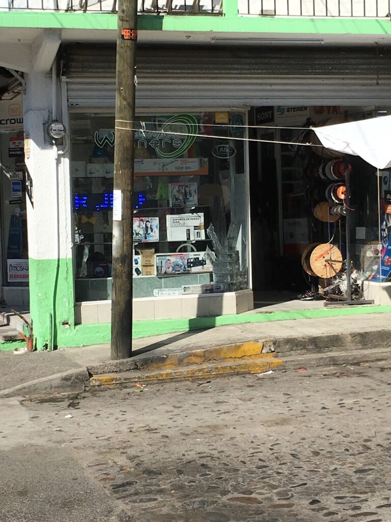 11730 electronica winners insurgentes 768x1024