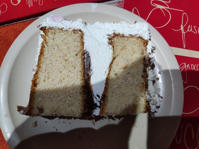 12235 panaderia y pasteleria la realeza 768x576