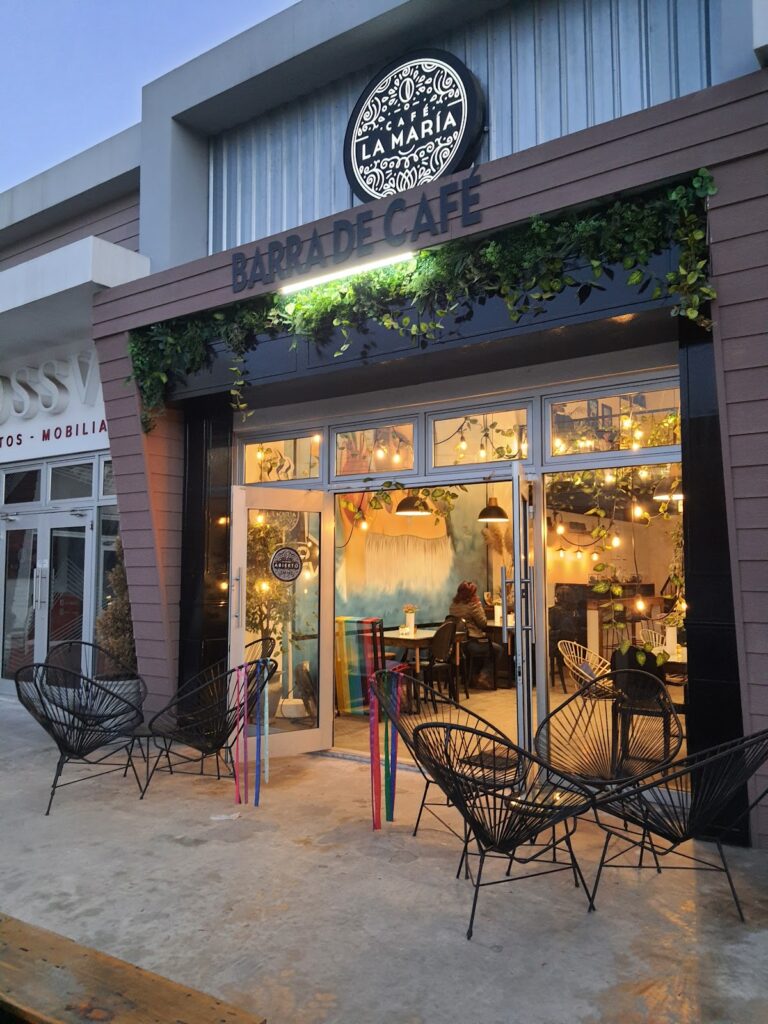 13101 la maria cafe 768x1024