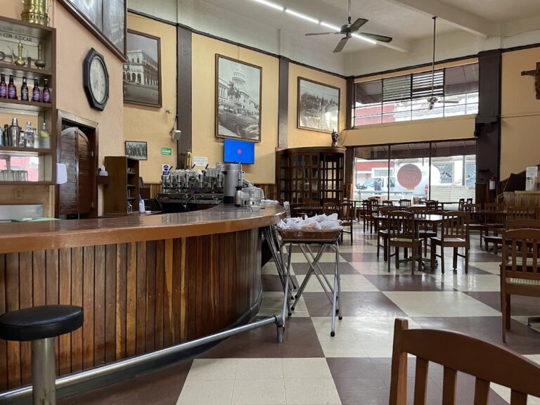 13169 cafe la habana 768x576