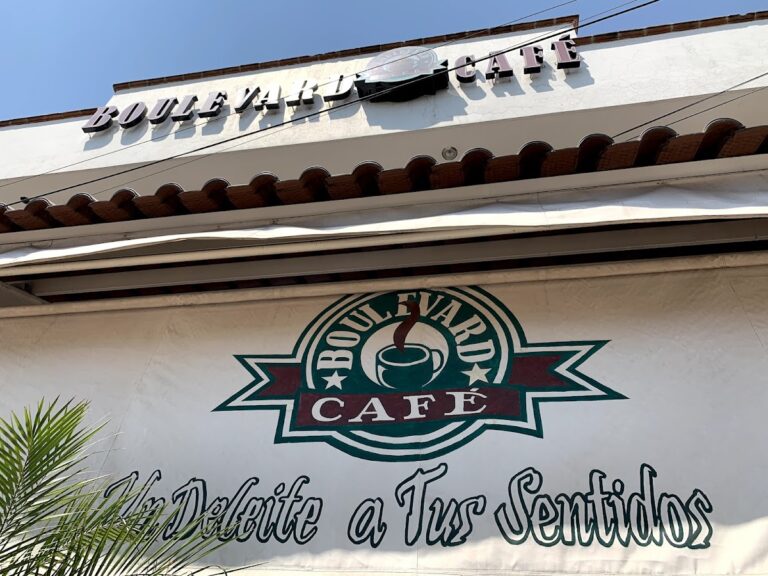 13245 boulevard cafe 768x576