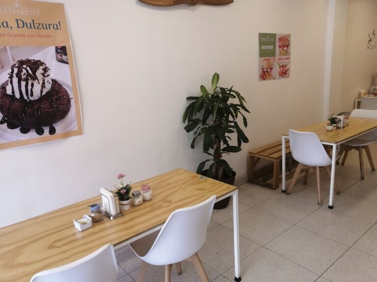 13317 central cafe 768x576