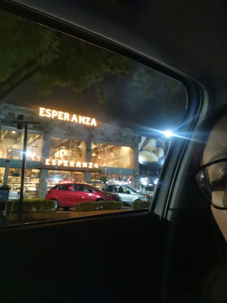 13323 fue en un cafe 768x1024