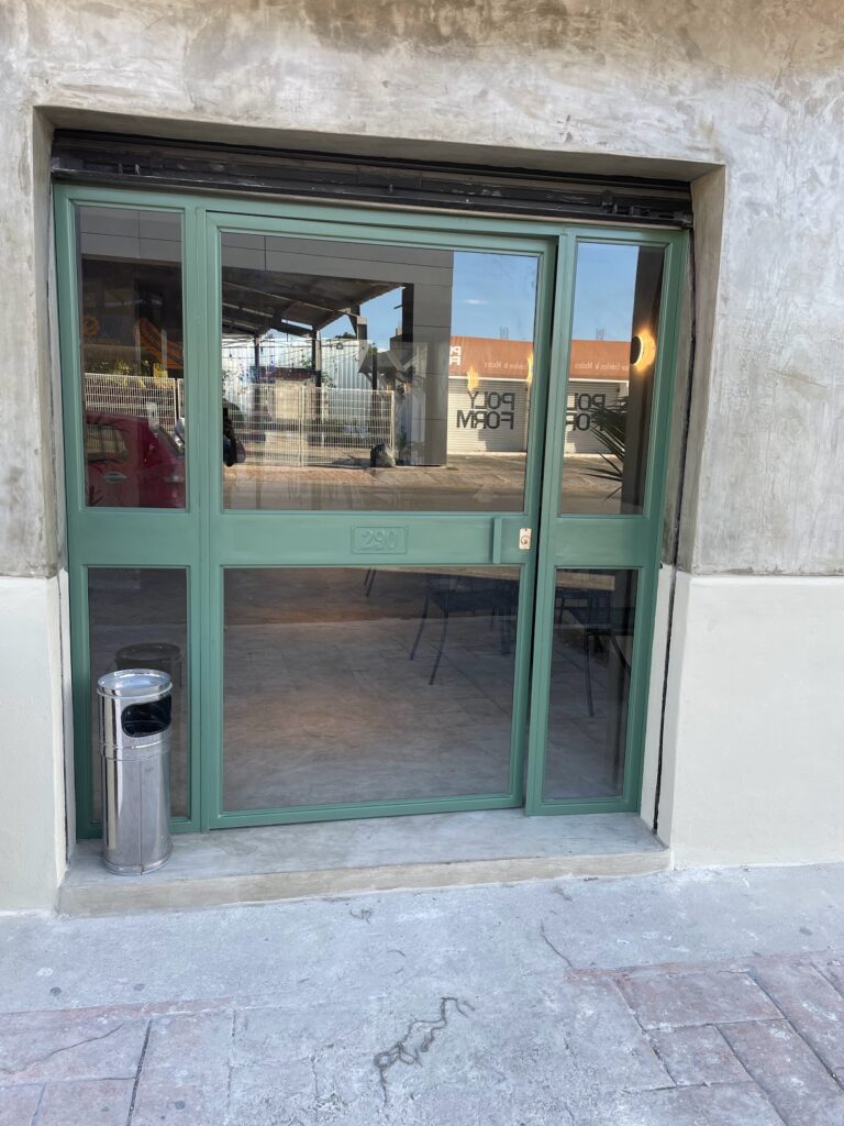 13437 cafe 290 768x1024