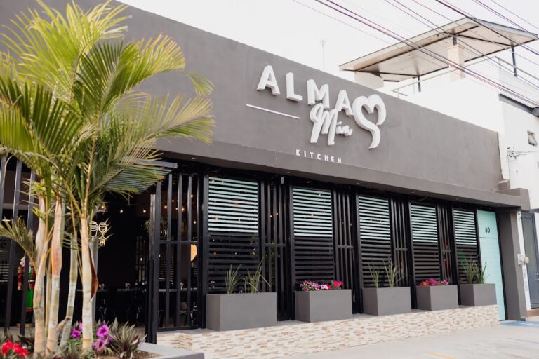 13475 alma mia restaurante 768x512