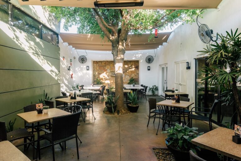 13484 el cafe 57 768x513