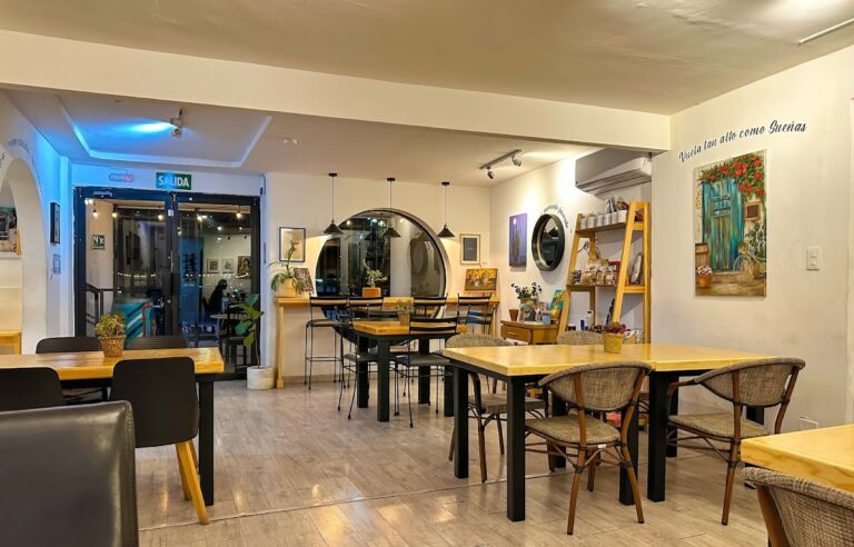 13490 colibri cafe 768x492