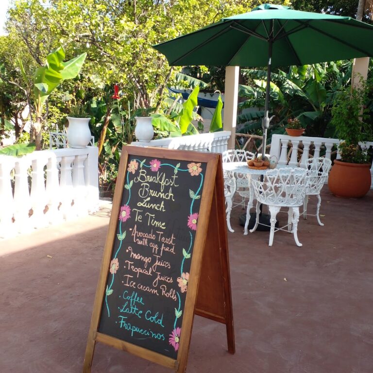 13574 carolin cacao cafe boutique 768x768