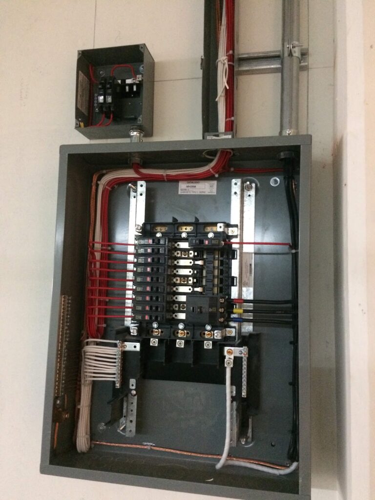 1369 tecnico electricista 768x1024