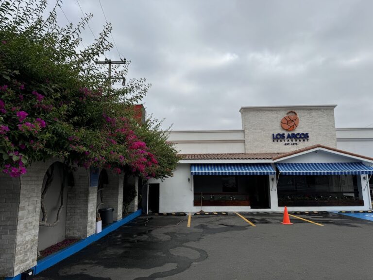 14126 los arcos restaurant 768x576