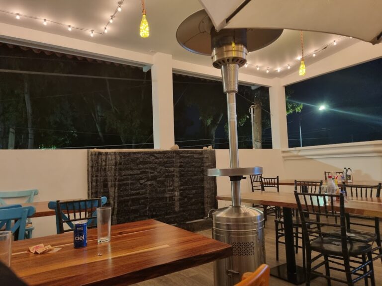 14468 la castaneda mariscos 768x576