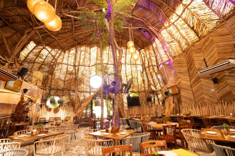 14486 el oasis mariscos i cancun 768x512