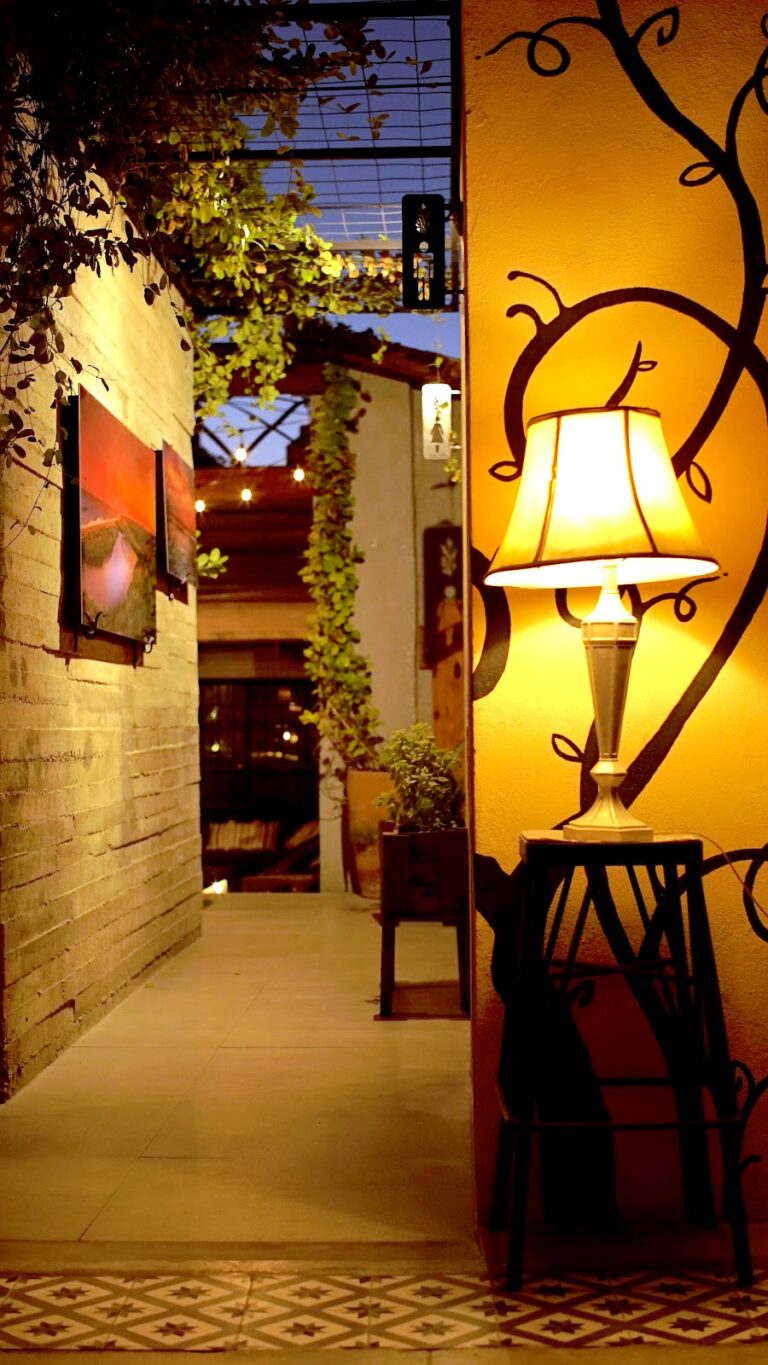 14642 jardin secreto restaurante 768x1365