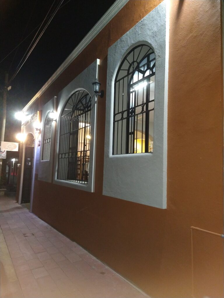 14716 cenaduria julia 768x1024