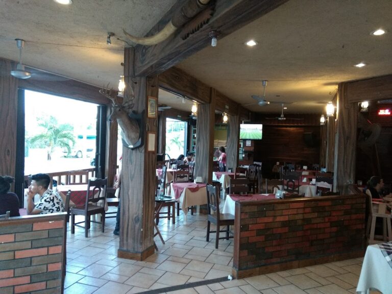 14914 forasteros restaurant 768x576