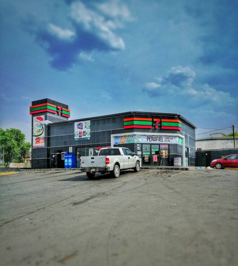 15657 7 eleven san charbel 768x857