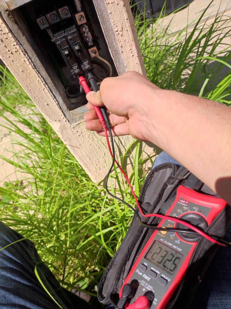 1570 electricistas profesionales 768x1027