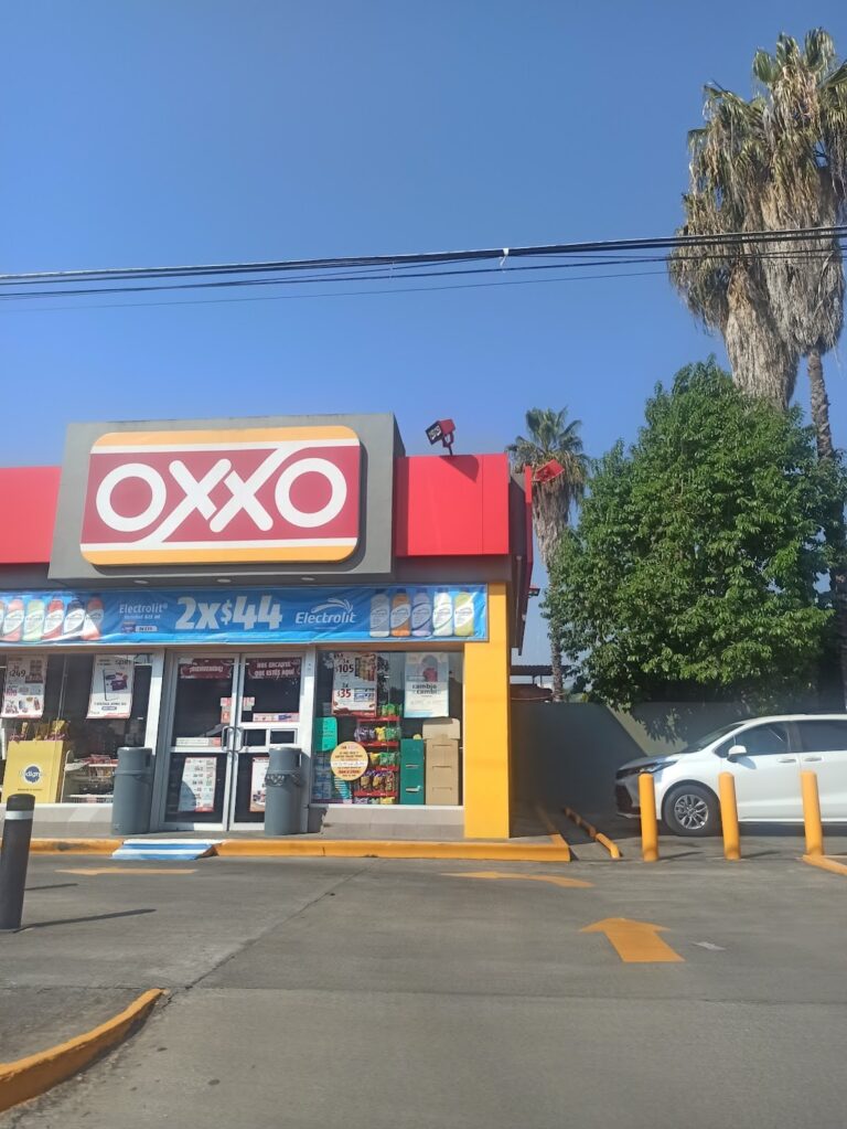 15809 oxxo uruapan paraguay 768x1023