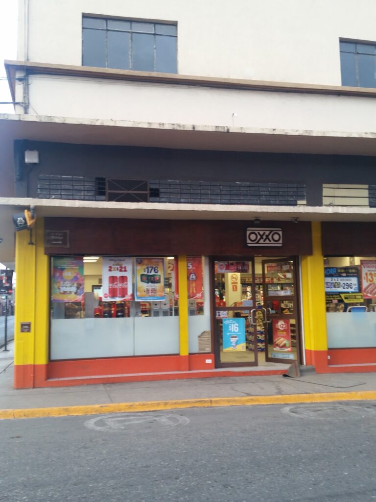 15875 oxxo jp garcia 768x1024