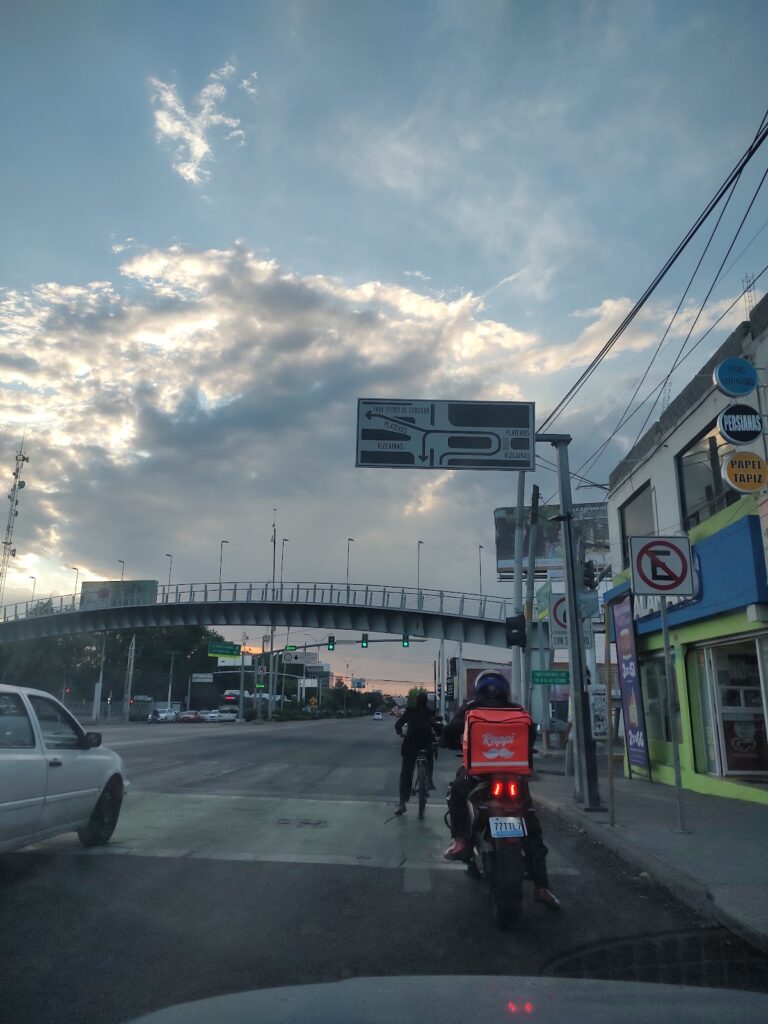 15886 tienda de conveniencia asturiano 768x1024