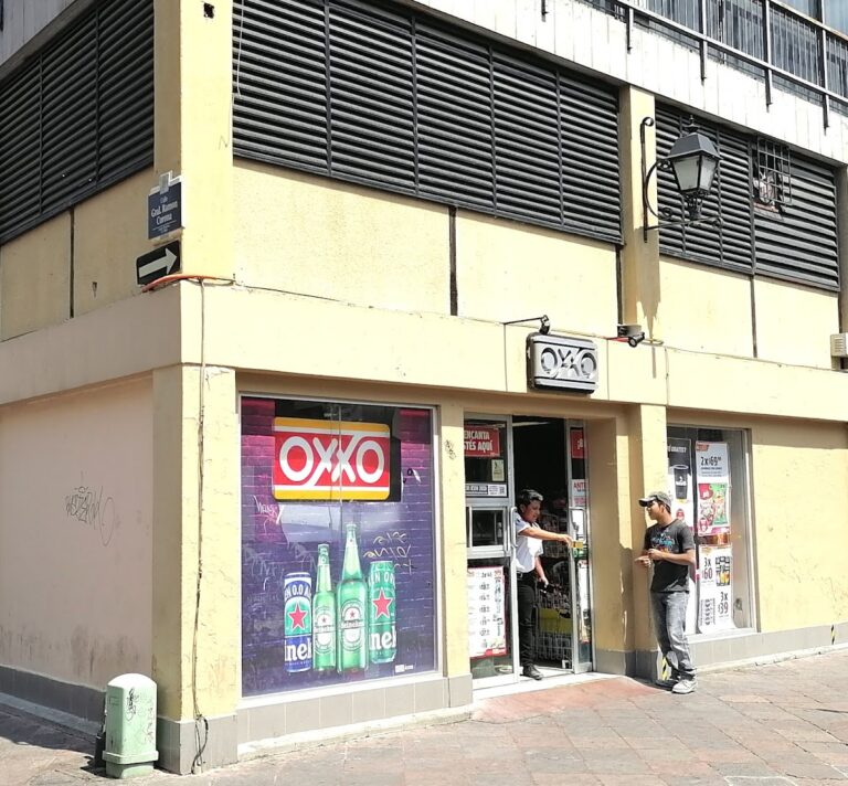 15914 oxxo casa colorada 768x712