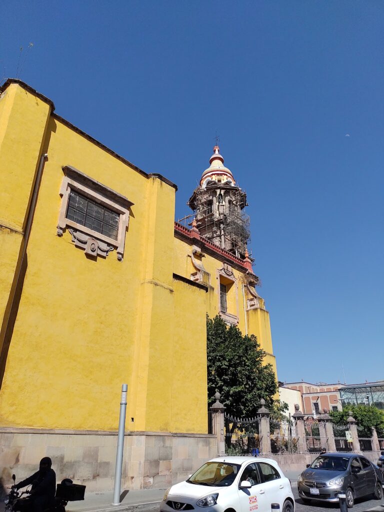 16735 centro de especialidades medicas de celaya 768x1024