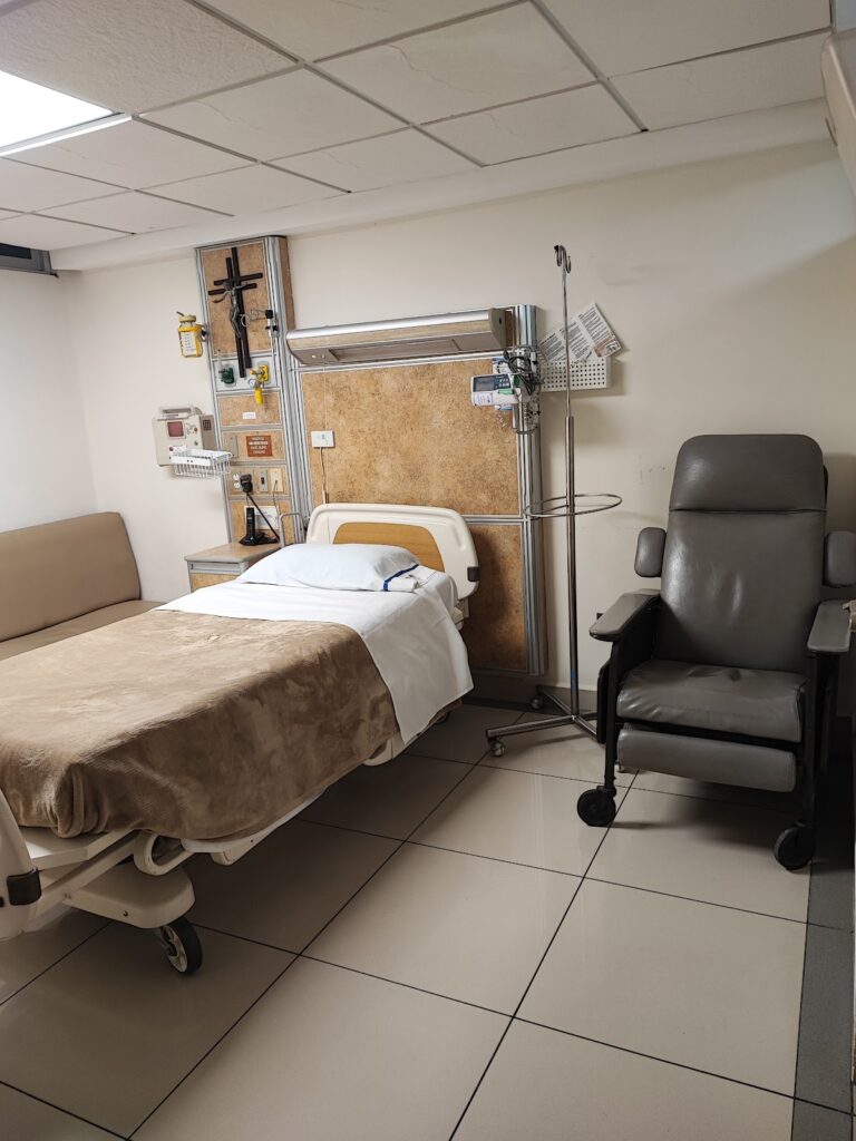 16741 clinica la paz 768x1024