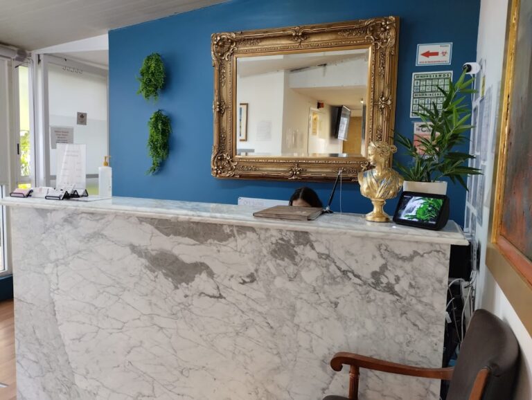 16807 clinica sagrada familia 247 768x578