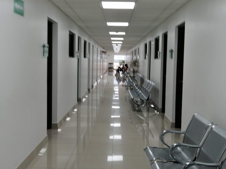 16861 clinica monterrey 768x576