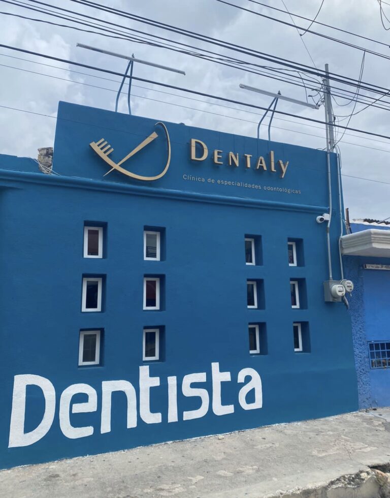 17590 dentaly clinica dental merida 768x980