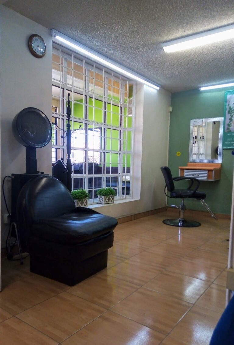 19139 estetica efebo 768x1133