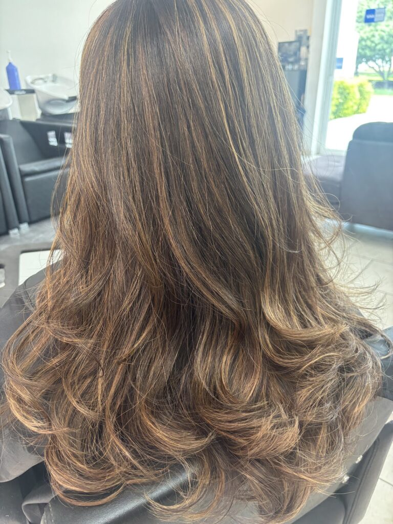 19287 soho salon de belleza 768x1024