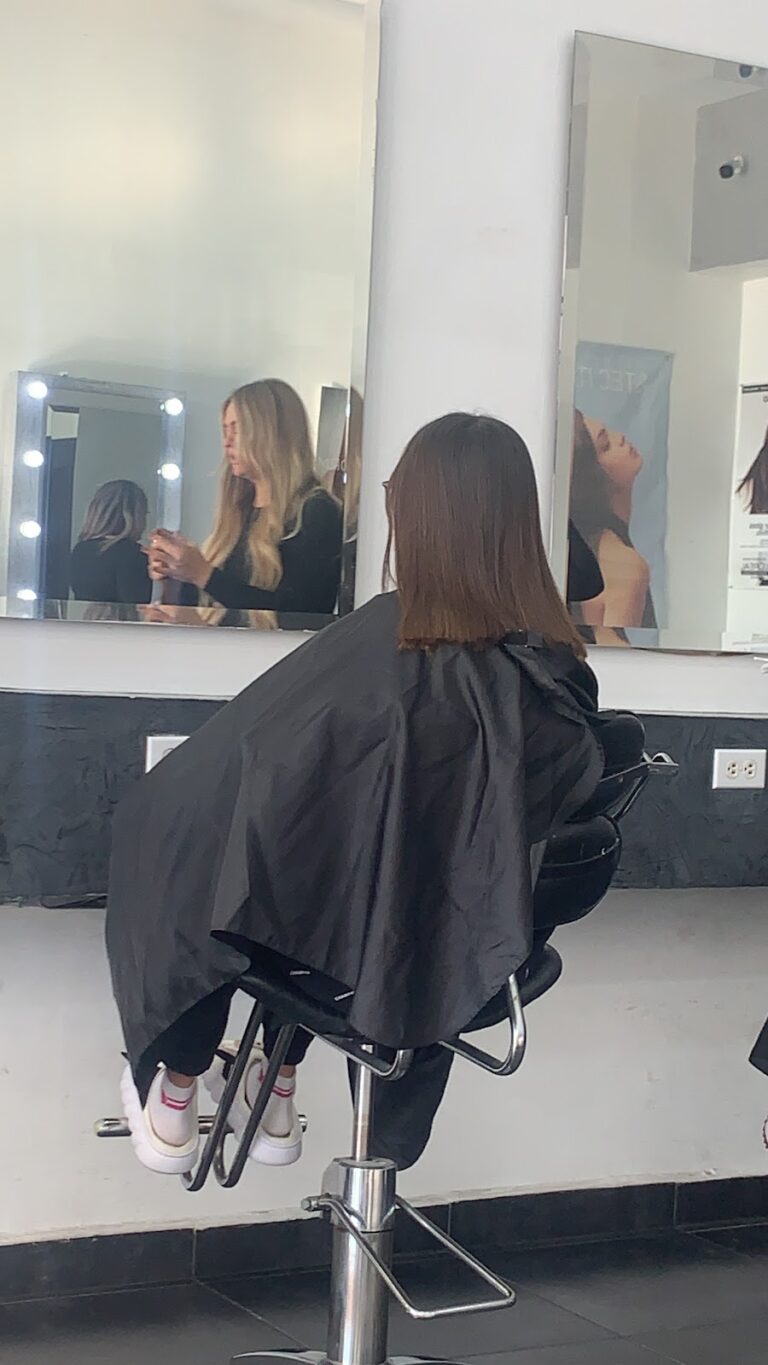 19347 lizo salon 768x1365