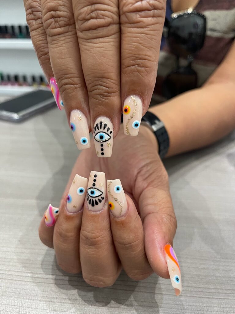 19395 black white studio 768x1024