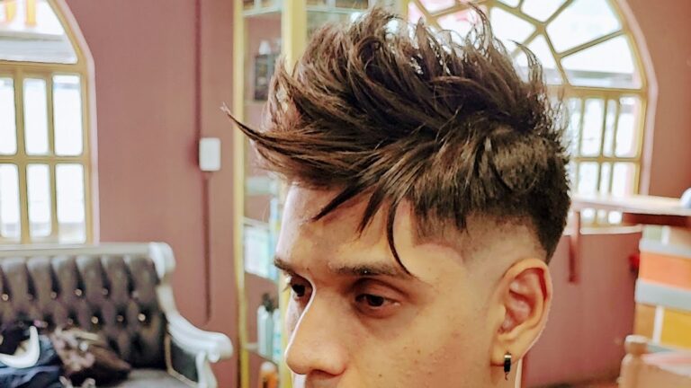 19737 vanidozos barberia salon 768x432