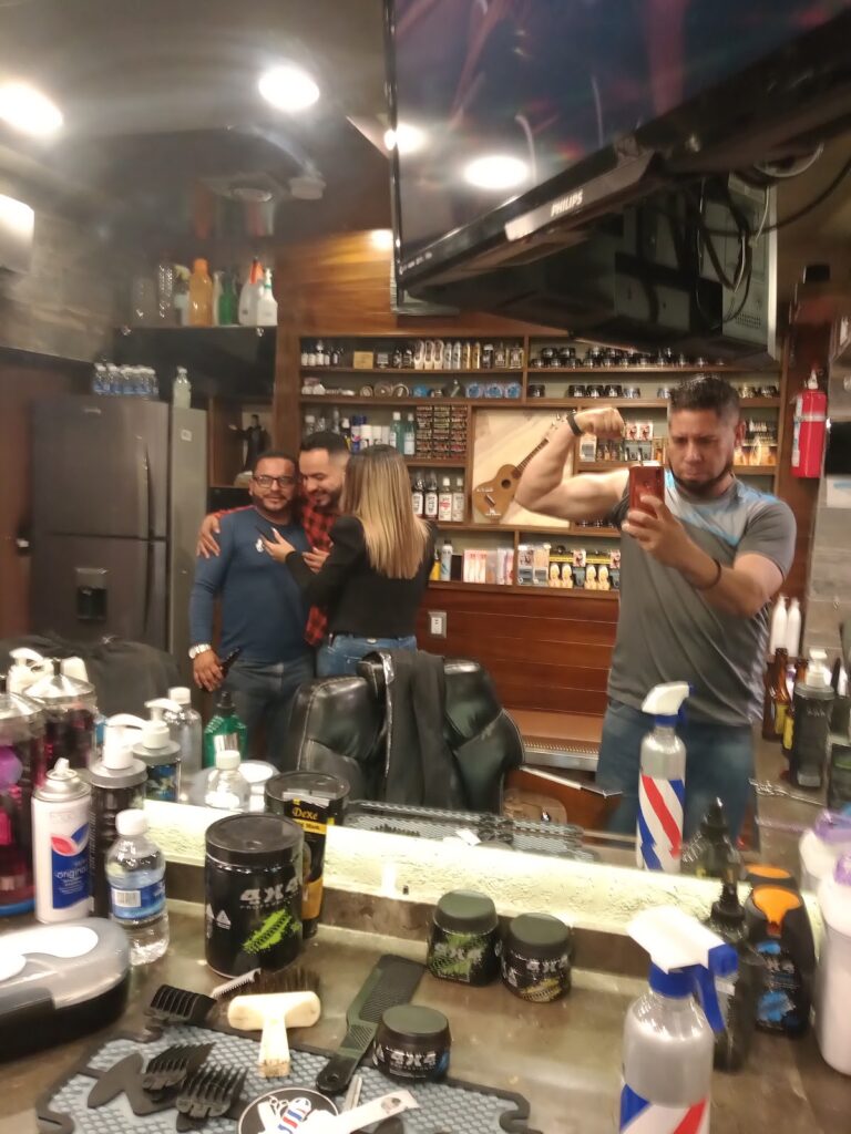 19757 jr barber shop barberia 768x1024