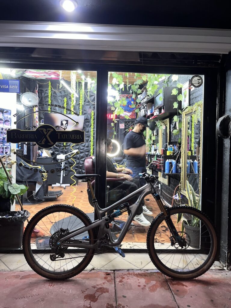 19811 la casa x barberia 768x1024