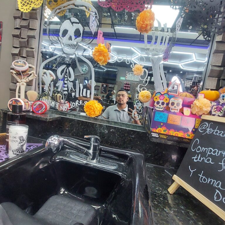 19875 fer barber shop tulum 768x768