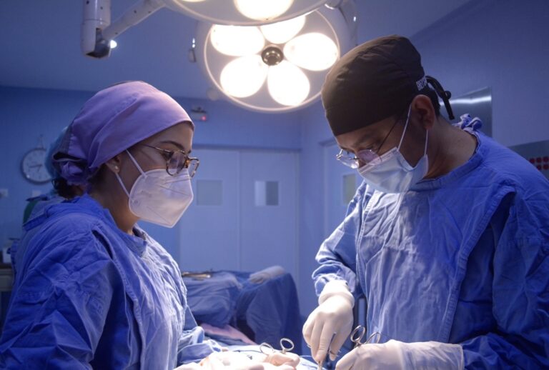 2058 dr. erick montes cirujano gastroenterologo 768x518