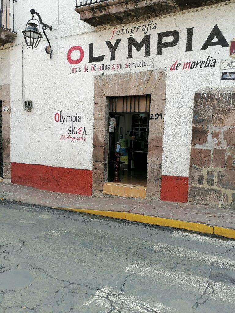 20796 fotografia olympia de morelia la esquina 768x1024