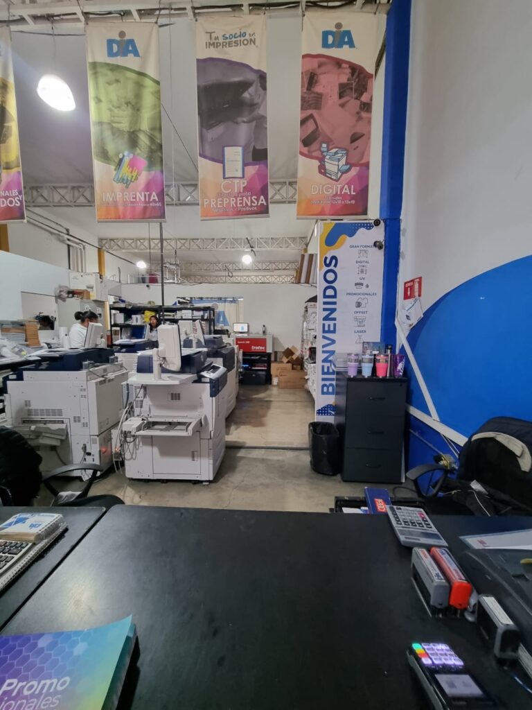 21055 dia tu socio en impresion 768x1024