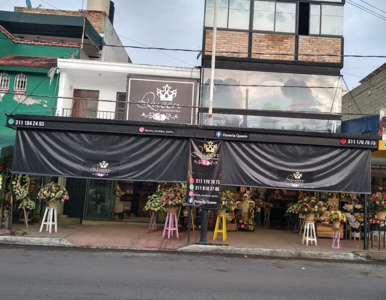 21811 queen floreria boutique 768x596