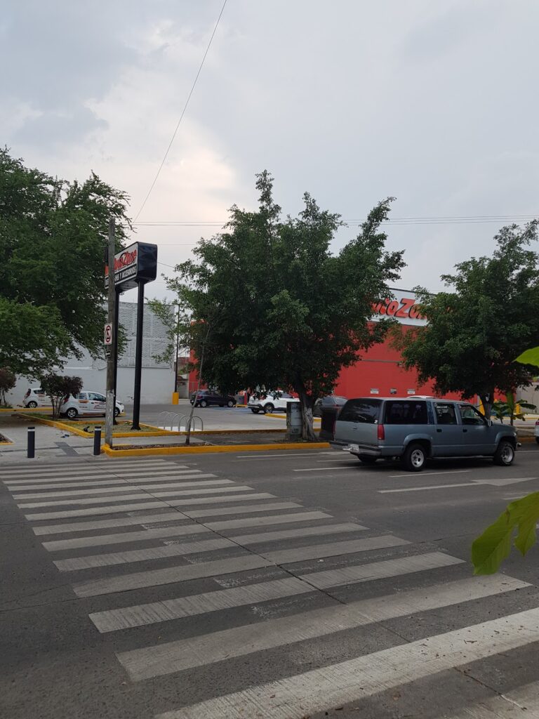 22762 llantera las 24 hrs 768x1024