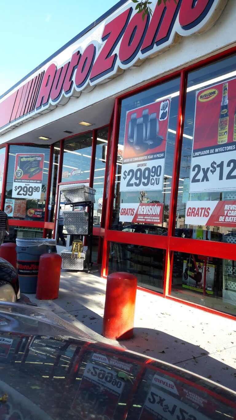23692 refaccionaria autozone 768x1365