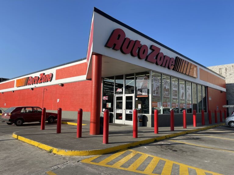 24045 refaccionaria autozone 768x576