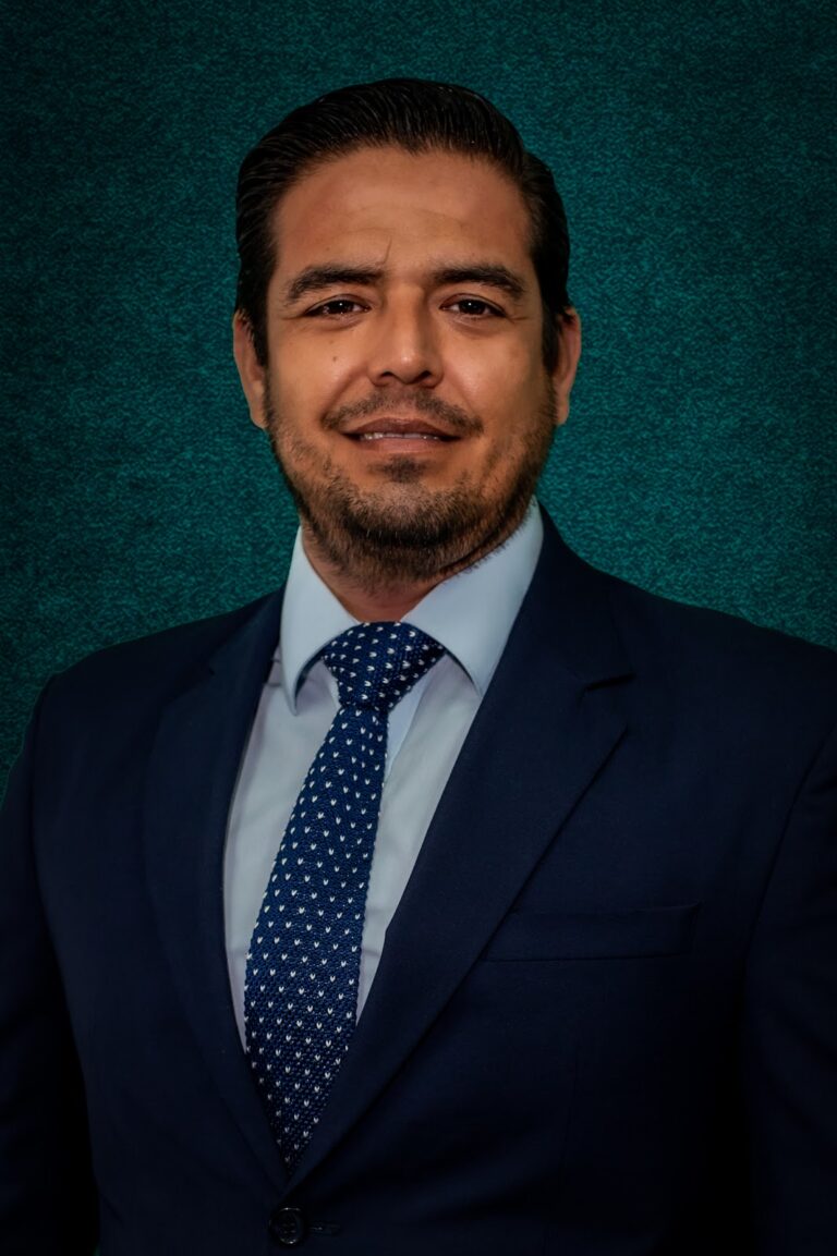 25398 esparzza abogados 768x1153