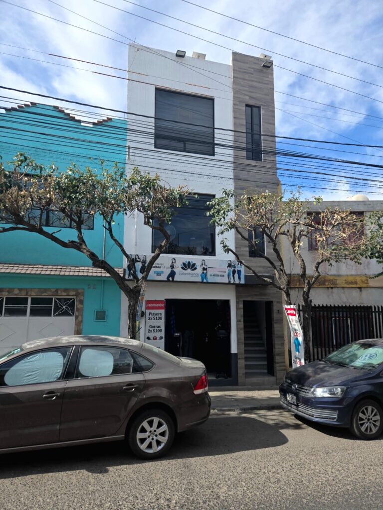 25429 abogado penalista miguelestradafirmalegal 768x1024