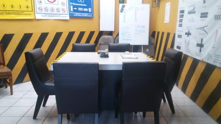 28596 escuela de conduccion doble control 768x432